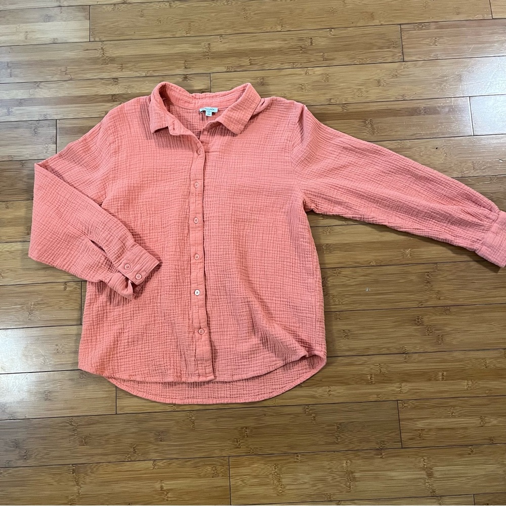 Splendid Soft Gauzey 100% Cotton Perfect Fit Button-Down Shirt in Melon Orange - Picture 2 of 10